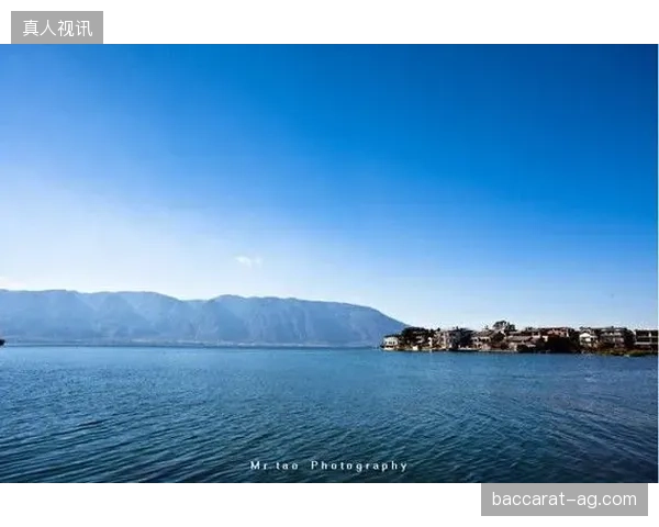跳伞表演团队与旅行社合作推出空中婚礼服务